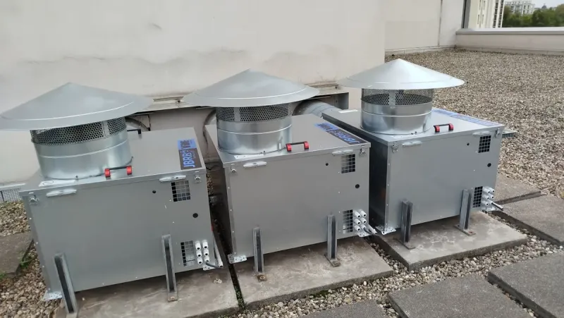 Installation de caisson de VMC dans un lycée à Lyon